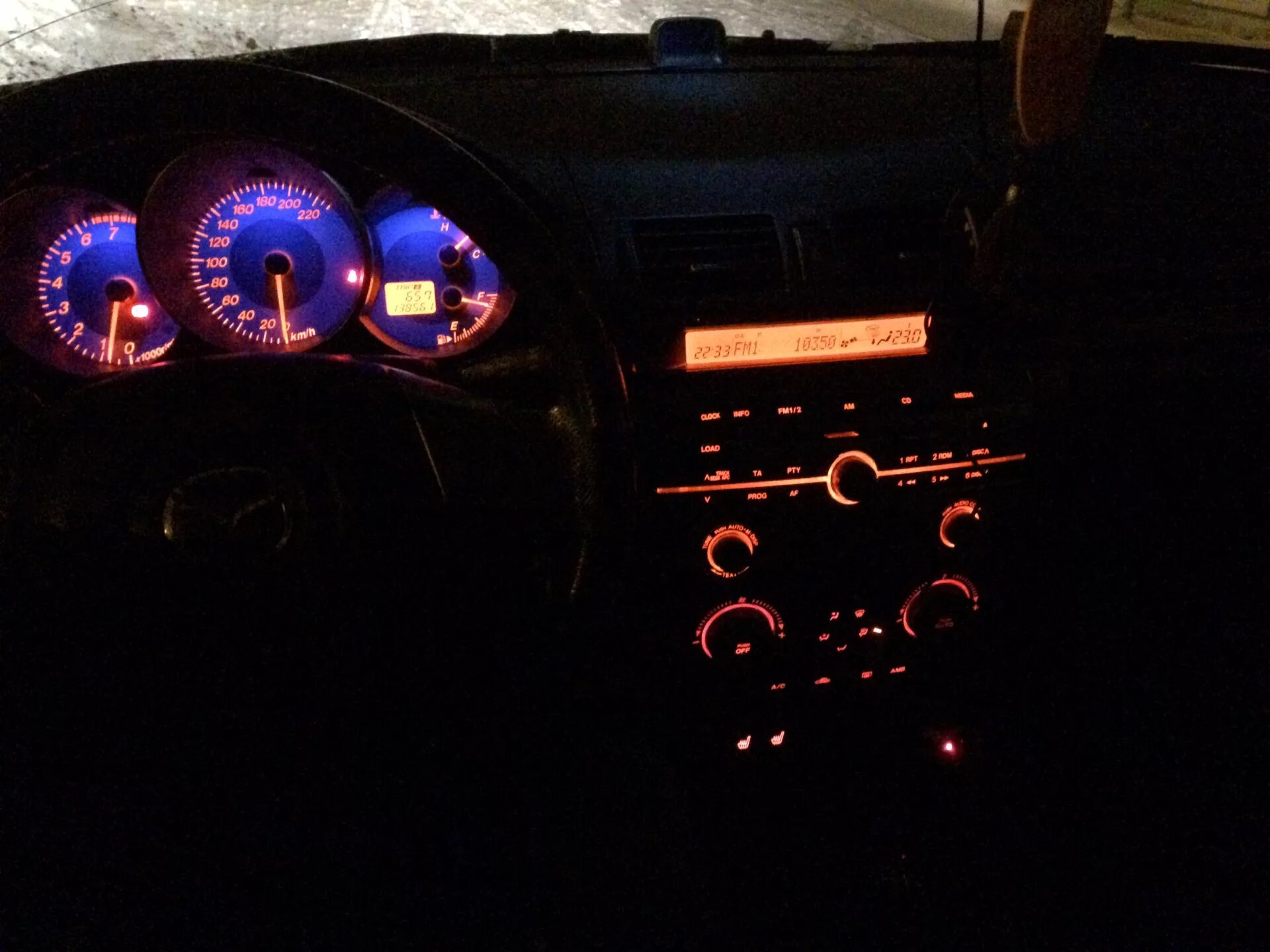 Т3 ночью. Фары поезда. П3 ночью. Бмп2 выстрел. Мазда 3 хэтчбек 2008 салон ночью.