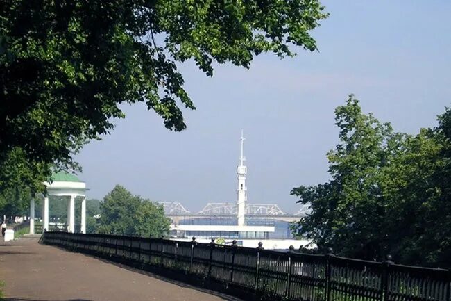 Беседка ярославль волжская набережная карандаш. Волжская набережная 175 рыбинск. Дома самураев. Набережная ярославль обзорная. Самурай волжская набережная.