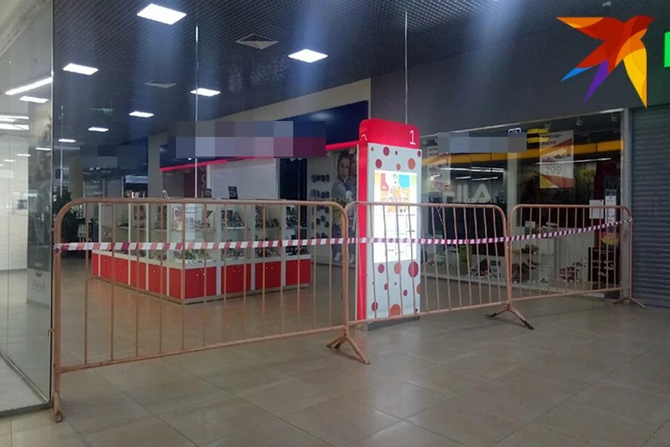 пустые коридоры тц. елисейский гастроном в москве. универмаг елисеевский москва. закрытые магазины в торговых центрах. москва закрытые магазины.