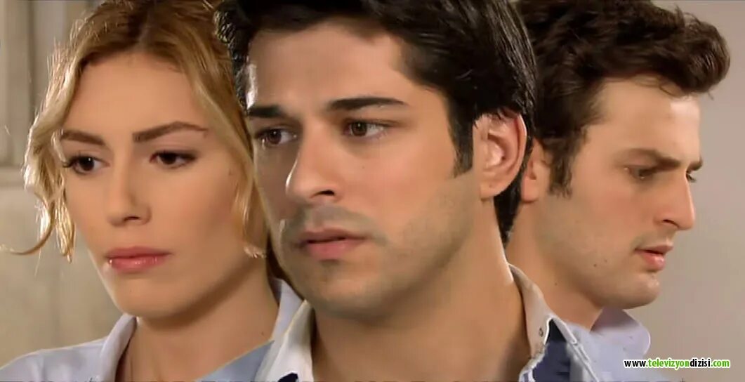 Маленькие тайны на турецком языке. Маленькие тайны на турецком языке. Маленькие тайна турецкий. Секреты стамбула 22. Бурак озчивит тайны стамбула.