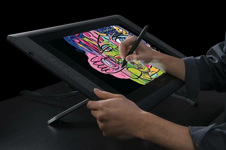 Как выбрать графический. Интерактивный перьевой дисплей Wacom Cintiq 22. Синтик вакуум. Wacom Cintiq 22 упаковка. Графический планшет Вакон.