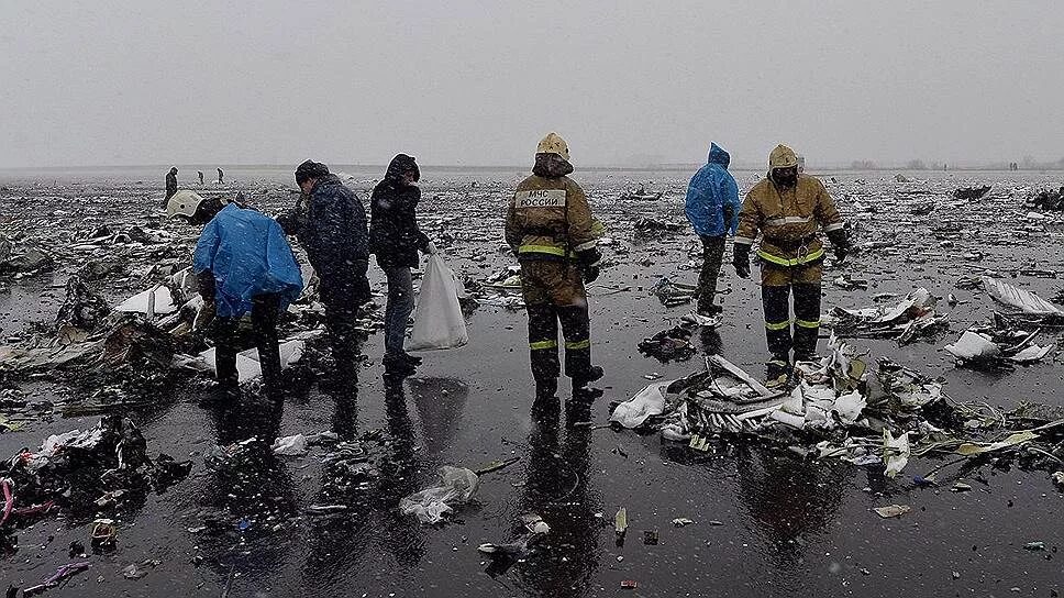 Дубай крушение. Катастрофа Boeing 737 в Ростове-на-Дону. Крушение Боинга 737 в Ростове. Авиакатастрофа Боинг 737 Ростов на Дону. Катастрофа Boeing 737 в Ростове.