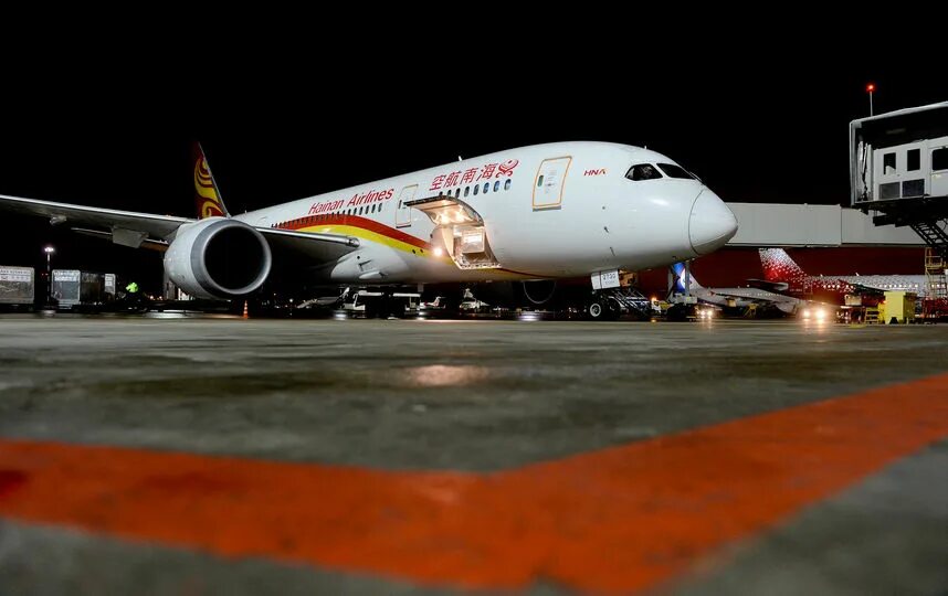 Маршрут авиа москва пекин маршрут. Аэропорт пулково санкт-петербург самолёты. Китайский лайнер. Рейс пекин санкт петербург. Пегасус эйрлайнс салон.