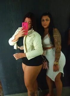 Девушки кариоки (кариоки - обитатели штата Рио-де-Жанейро) .