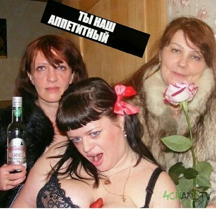 Бородатый мужчина с женщиной. Сделали бабой. Сделали бабой. Сделали бабой. Женщина в тату салоне.