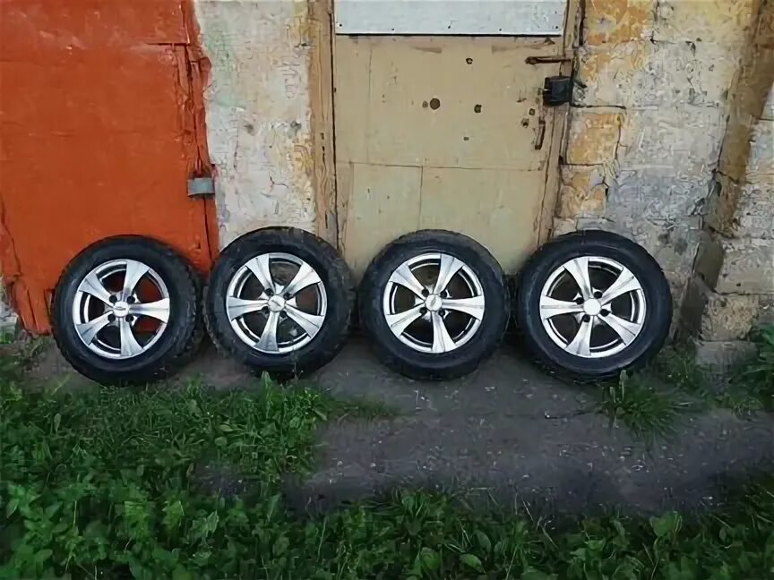 Покрышка ру диски стальные на газель 3302. Авито владикавказ колеса. Авито резина на мерседес 215 65 17 с диском. Торосы 16 четыр4а. Авито владикавказ колеса.