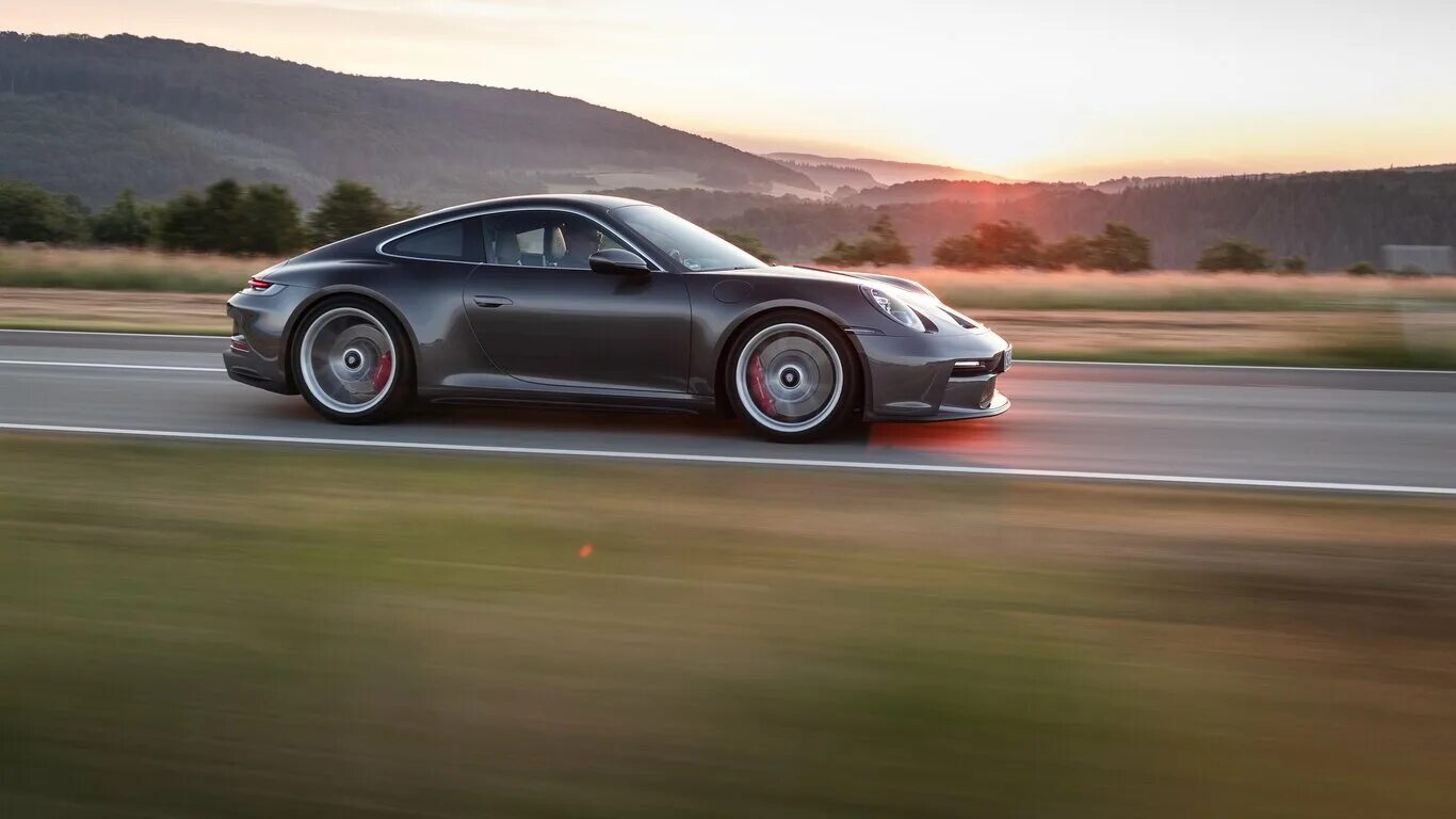 Порше клуб москва. Porsche тур 212. Porsche 911 gt3 992. Porsche tour. Порше 911 туринг.