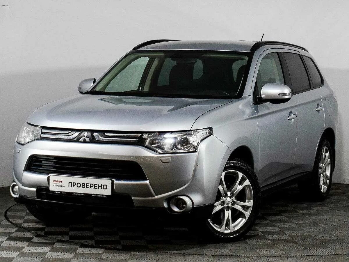 Мицубиси аутлендер обзор. Mitsubishi Outlander 3. Митсубиси Аутлендер 3 поколения. Mitsubishi Outlander III 2012. Митсубиси Аутлендер 2.