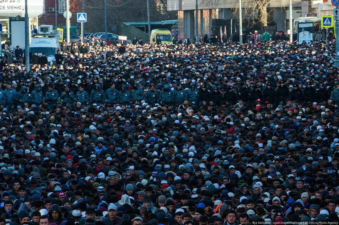 20 октября 2013 года. Праздник мусульман Курбан-байрам в Москве. Байрам в Москве. Курам байрам. Праздник байрам в Москве.