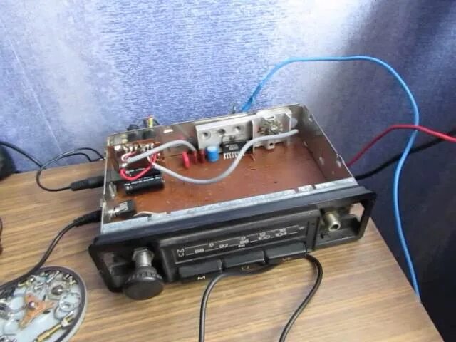 Усилитель из подручных материалов. Усилитель гумели.1989 год. amplifier усилитель samodelka. усилитель звука для автомагнитолы. усилок из магнитолы.