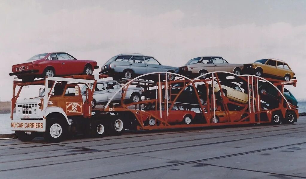 Load car. Car Carrier прикол. People Carrier. Полуприцепы старые иностранные. People Carrier Automobile.