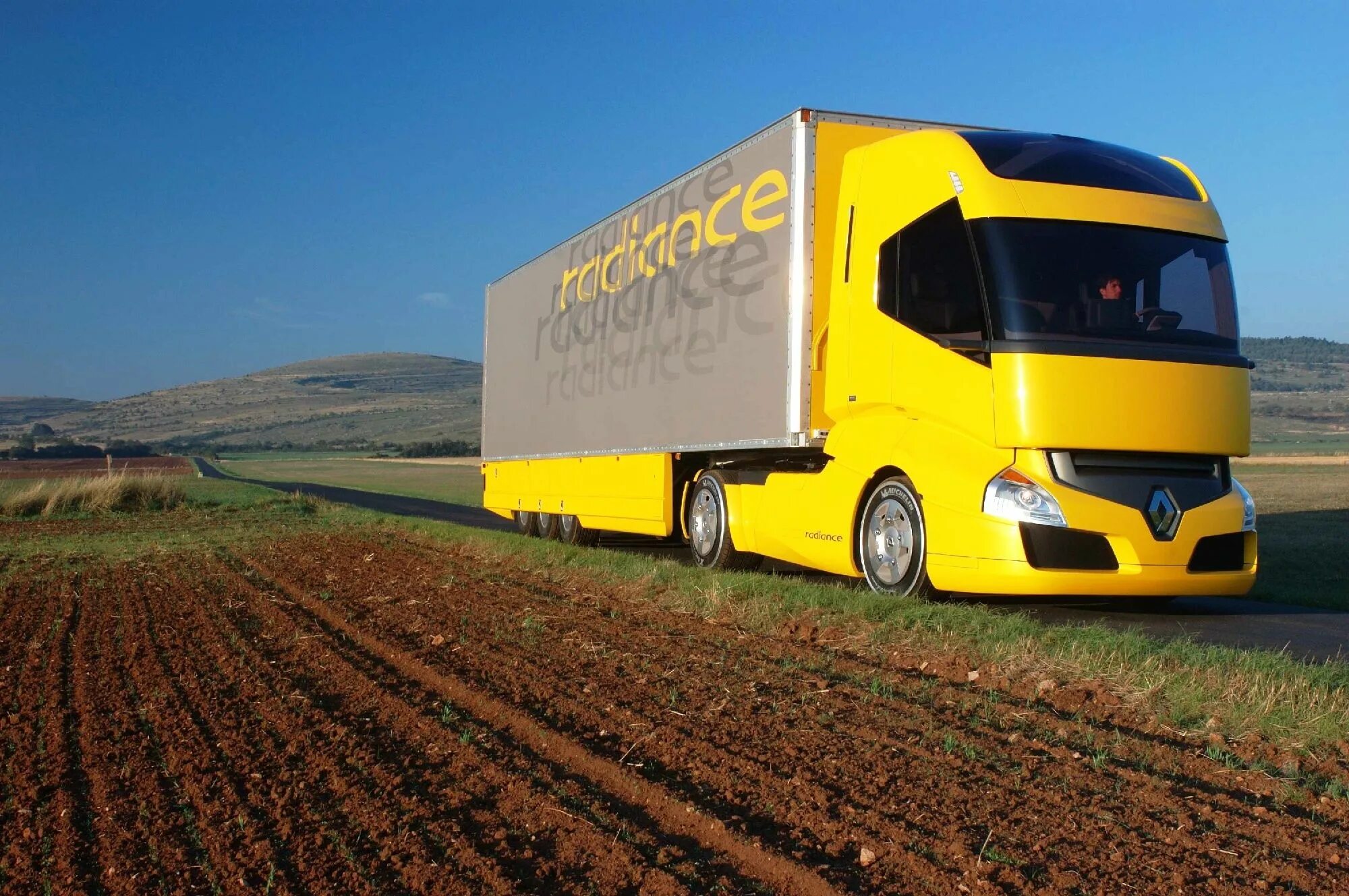 Renault грузовой. Renault грузовик. Рено Логан грузовик. Рено грузовой. Renault Radiance Concept Truck.