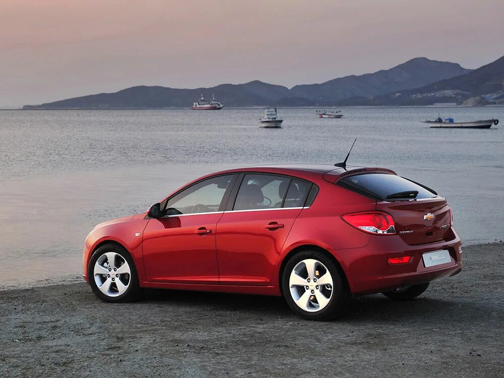 Включи хэтчбек. Chevrolet Cruze Hatchback. Chevrolet Cruze хэтчбек. Chevrolet Cruze 1 хэтчбек. Шевроле Круз купе хэтчбек.