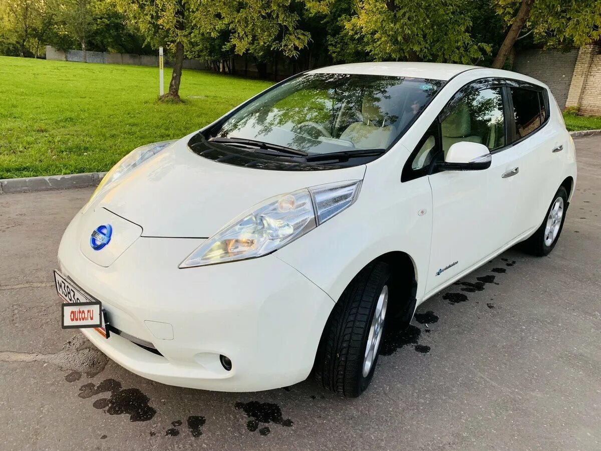 Авито купить машину ниссан. Nissan Leaf 2005. Nissan Leaf 1. Nissan Leaf ze1. Ниссан лиф 2005.