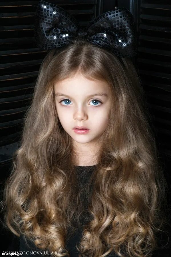 Прическа для девочки с локонами. Волосы у девочки 9 лет. Волосы у девочки 9 лет. Длинные волосы у детей. Кристина пименова 2021.