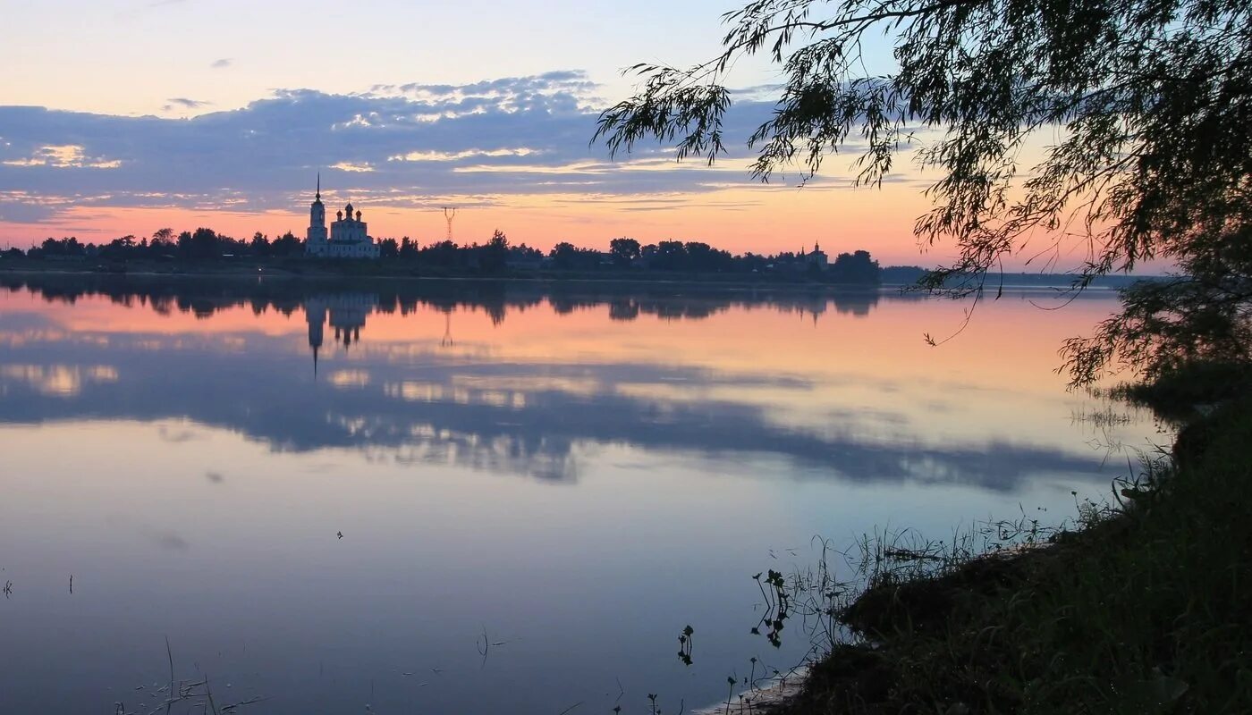 Какая река вычегда. Реки северная двина , вычегда. Река вычегда коми. Река вычегда коряжма. Река вычегда на карте.