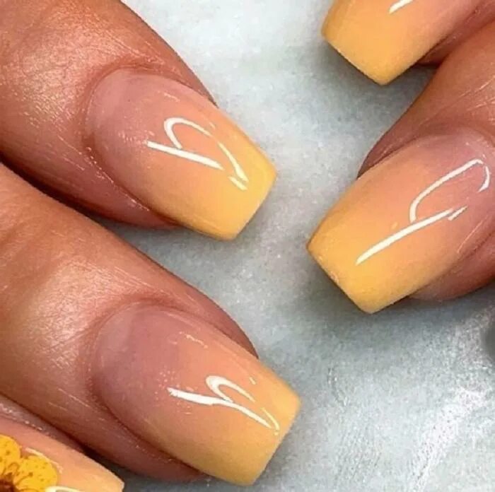 Маникюр осень амбре Autumn #gradient #manicure with maple leaf So cute #Fallinspirations #Fall #Autu