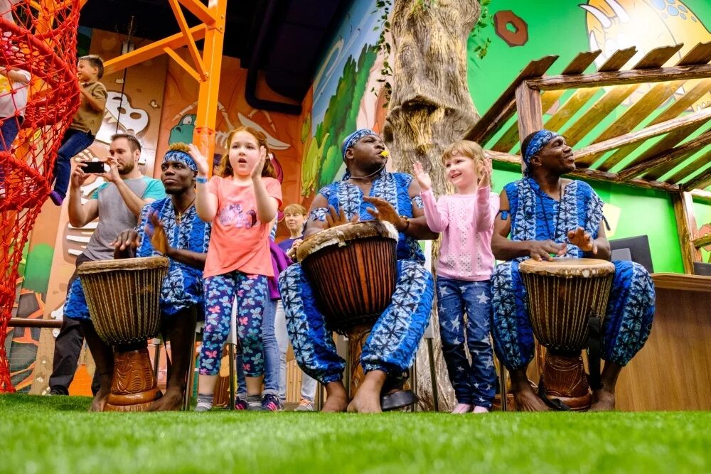 Play-a-round jungle. Галустян звезды в африке. Джунгли в африке шоу. Африканский барабан. Джунгли в африке шоу.