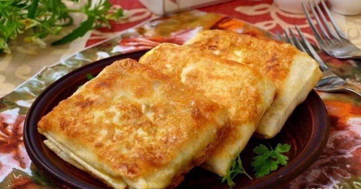 Конвертики из лаваша с сыром. Конвертики из лаваша с сыром. Конвертики из лаваша с яйцом и сыром. Конвертики из лаваша с сыром и ветчиной. Конвертики из лаваша с творогом и сыром.