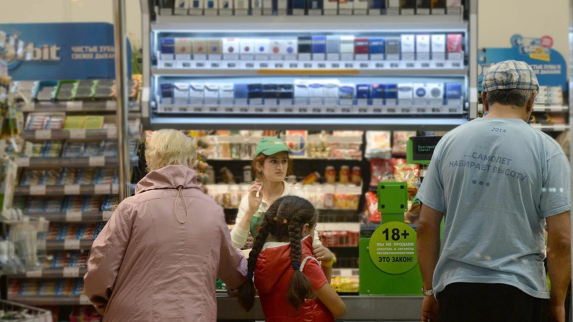 Где разрешена торговля табачной продукции. Магазин сигарет. табачные изделия. сигареты супермаркет. магазин торговля сигаретами.