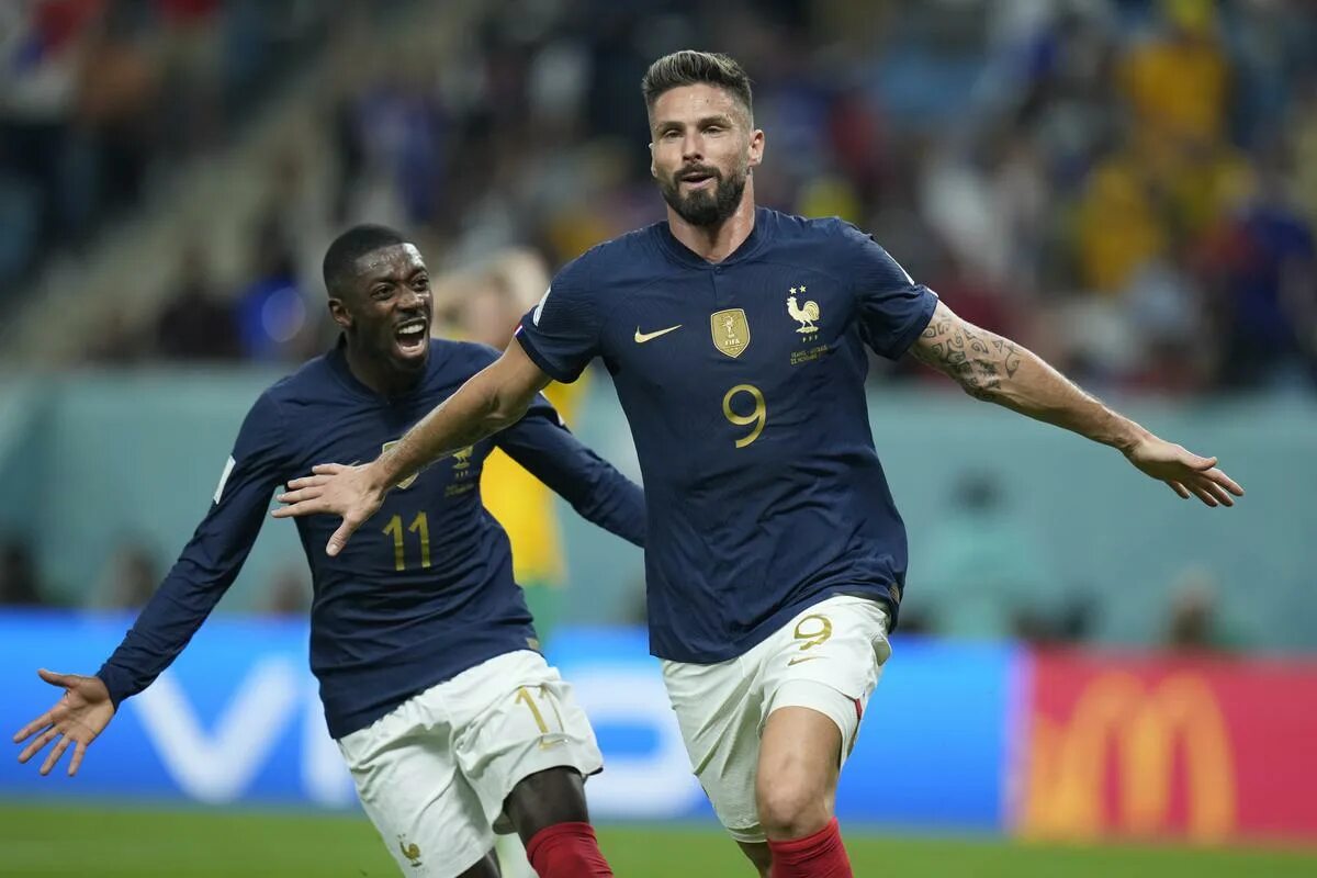 Адриен рабьо ювентус 2022 год. La francais b1 учебник. France au. France au. Франция футбол 2022.