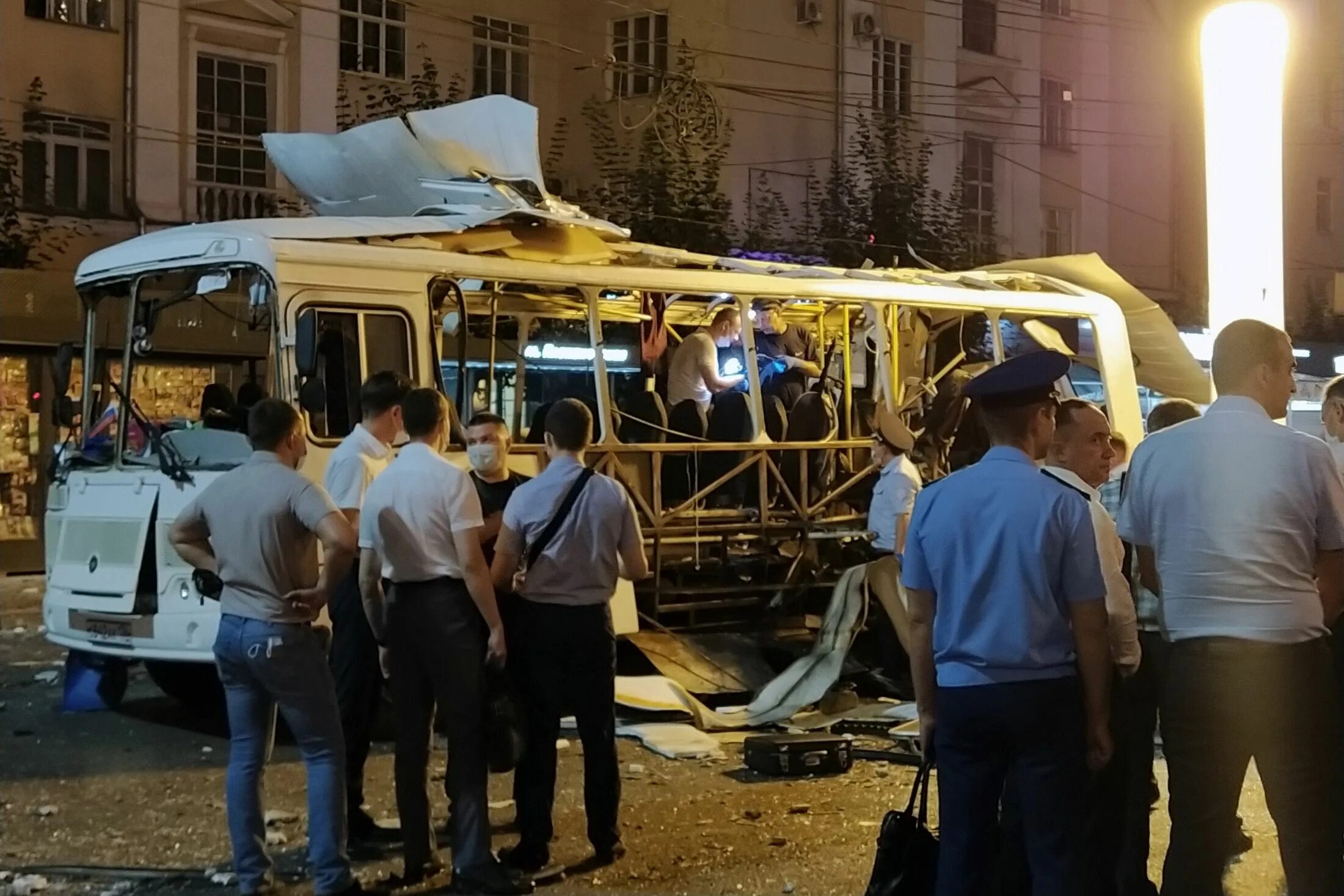Медики рассказали о состоянии 19 пострадавших во время взрыва автобуса в центре 