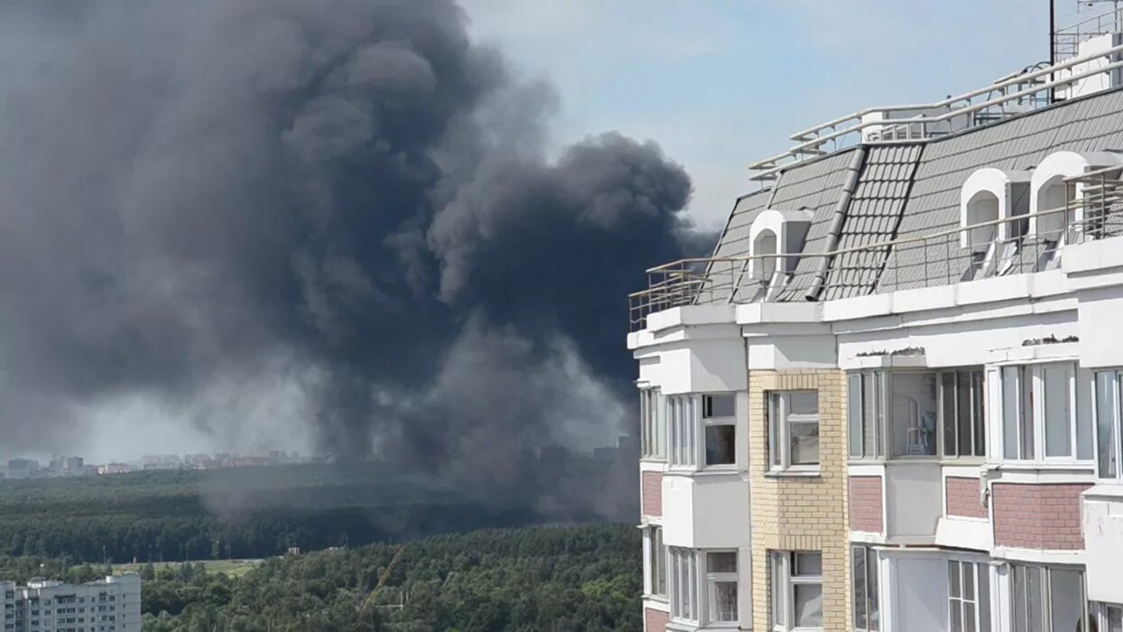 Самострой в москве. Пожар в северном бутово. Пожар в южном бутово. Пожар в северном бутово. Горит машина в южном бутово.