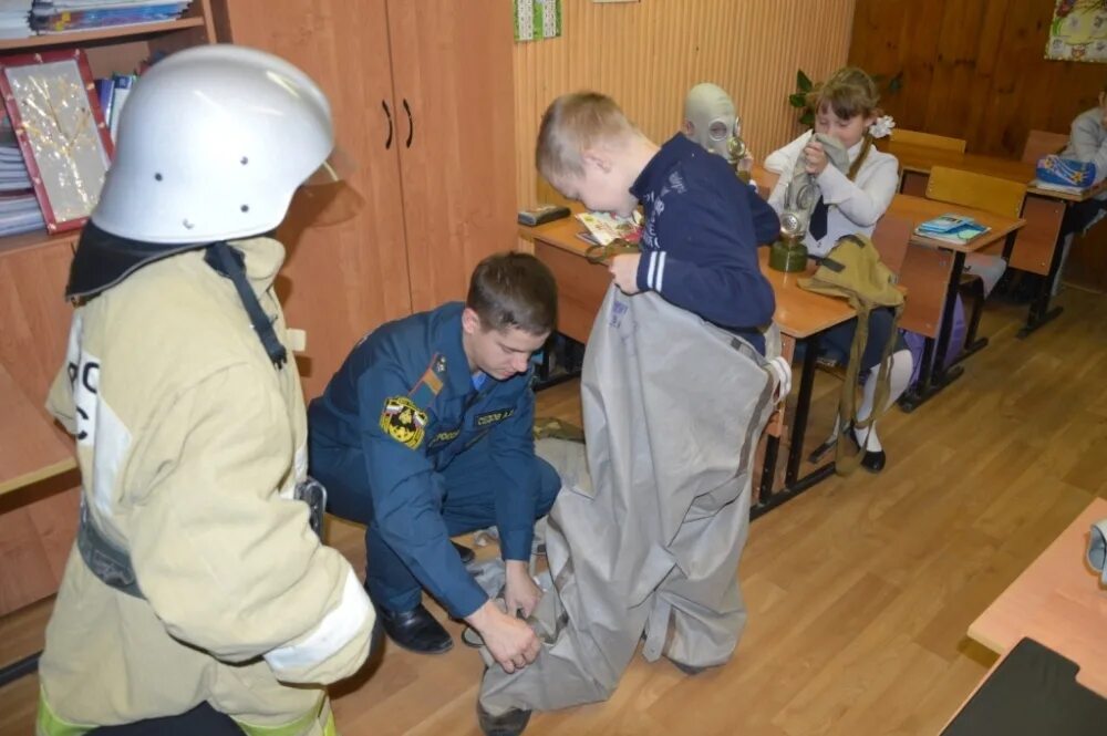 Го в образовательном учреждении. Гражданская оборона в СОШ. Занятия по го и ЧС. Месячник по гражданской обороне в школе. Подготовка населения к действиям в чрезвычайных ситуациях.