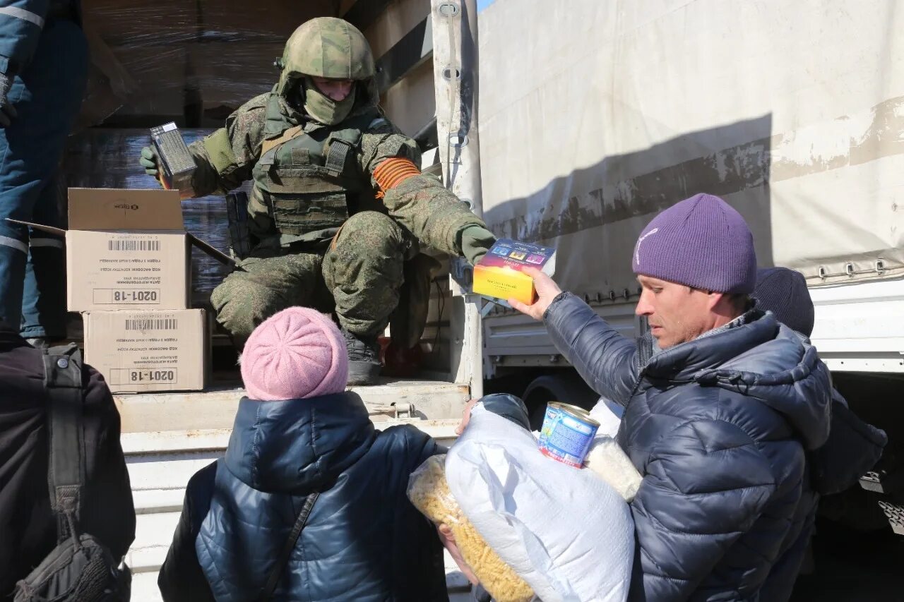 Помочь военной операции. Специальная Военная операция. Российские солдаты на Украине. Гуманитарная помощь военным на Украине. Росгвардия гуманитарная помощь.