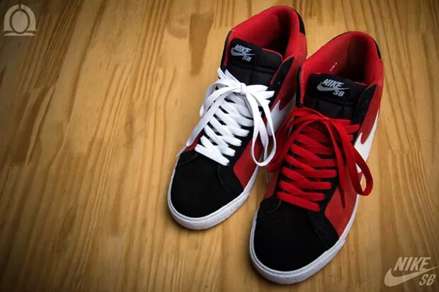 Красно черно белые кроссовки. Nike Blazer SB Red. Кеды Nike SB красные. Кеды Nike SB Blazer se. Nike Dunk SB 58 белые шнурки.