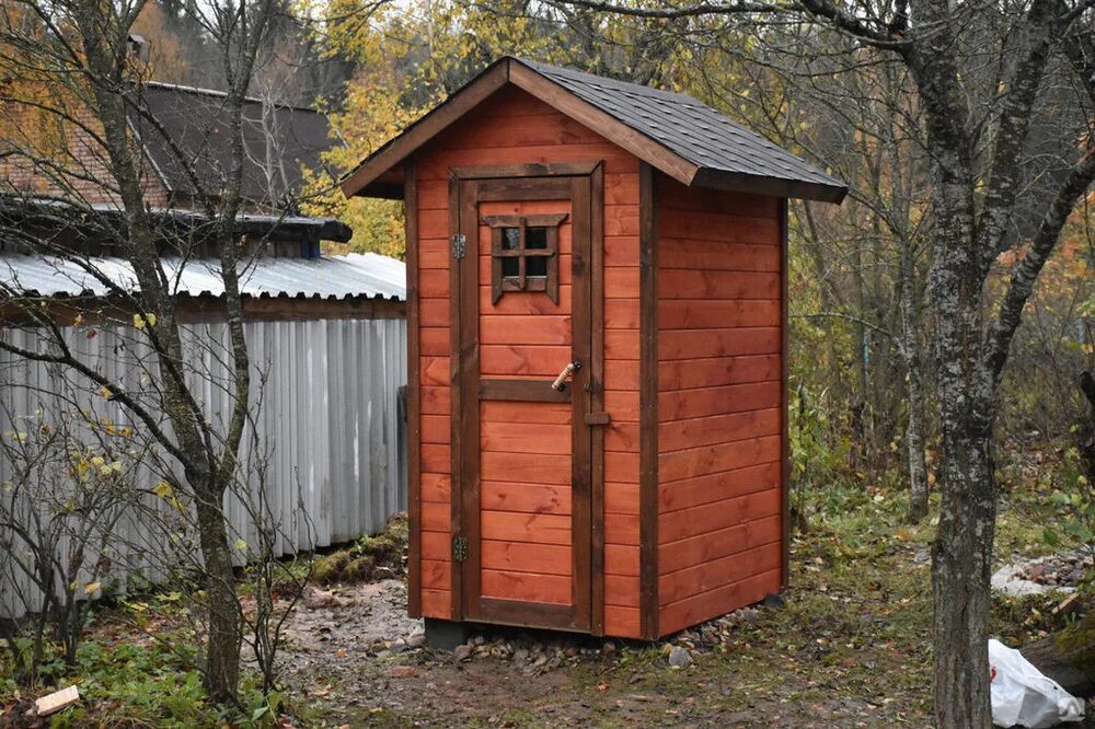 Деревянный туалет. Туалет для дачи. Туалет дачный. Туалет уличный деревянный.