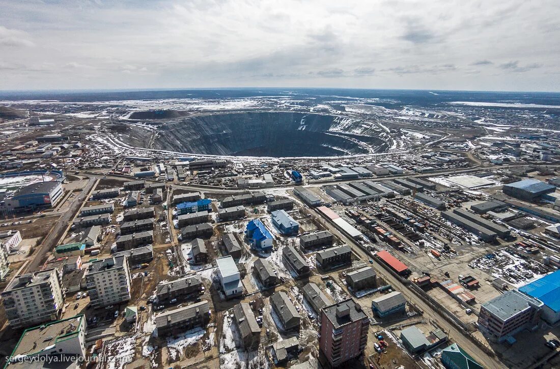 Центр города мирный. Мирный Якутия. Посёлок Мирный Якутия. Республика Саха (Якутия), у. Мирнинский, г. Мирный,. Мирный город Мирный Якутия.