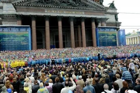 4000 человек