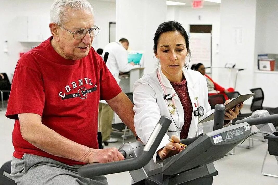 Реабилитация кардиологических больных. Реабилитационный центр кардиологии. Тредмил тест на беговой дорожке. Реабилитационный центр кардиологии. Физическая медицинская реабилитация.