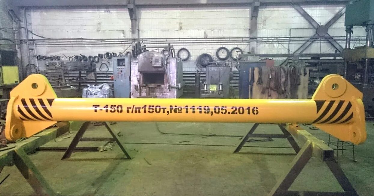 Гидравлического крана траверса 680кг автоdело 43833. Ямный домкрат 2000 кг, подъёмник (траверса гидравлическая). Траверса грузоподъемная 150 тонн. Траверса для мотора бмв х5. Траверса пространственная.