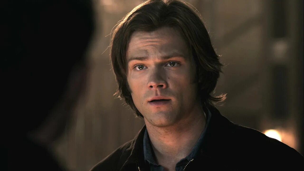 Сэм винчестер сверхъестественное. Сыграл винчестера. Джаред падалеки 2005 сверхъестественное. Сэм винчестер 6 сезон прическа. Сэм винчестер.