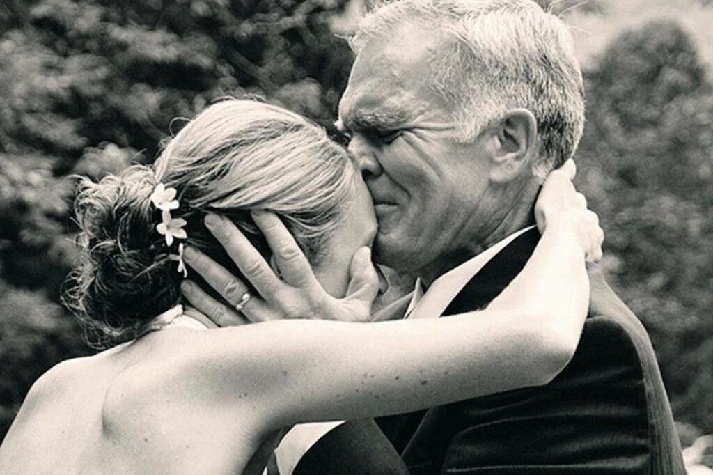 Отец обнимает взрослую дочь. Здравствуй папа родной. Wedding Day girl and father. Wedding Day girl and father and boy. Папа имеет дочку