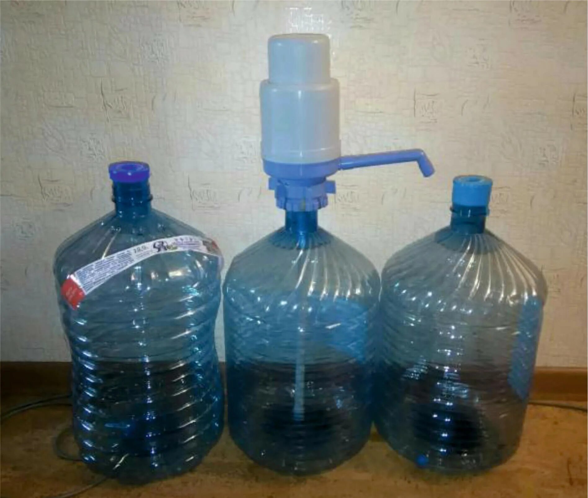 Суздальская вода 19 литров. Вода 19л. Вода питьевая 19 л. Вода 19л. Помпа для бутилированной воды 20 л.