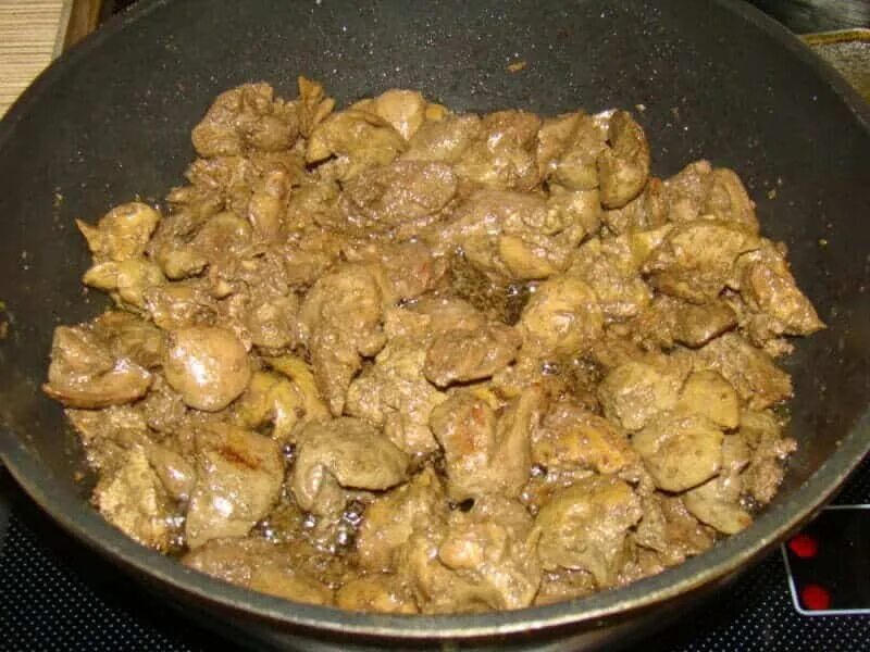 Как приготовить куриные потрошки. Куриные потрошка. куриные потроха жареные. потроха куриные тушеные.