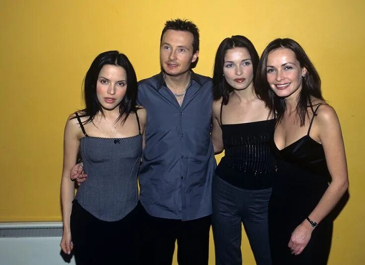 Группа the corrs. The corrs фолк-рок-группа. caroline corr. them ирландский музыкальный коллектив.