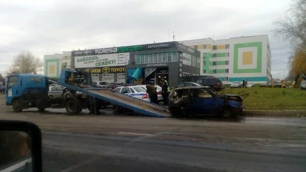 Первая автодорога Набережные Челны. Авария на первой дороге Набережные Челны сегодня с Ауди. Столбы на первой дороге Набережные Челны. 14 Ка белая после ДТП Набережные Челны.