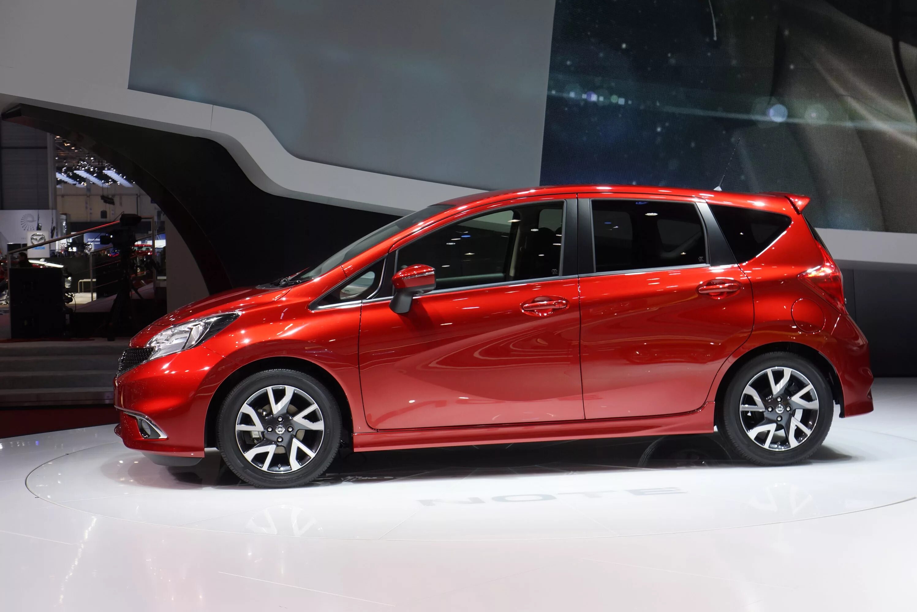 Nissan Note 2013. Ниссан ноут 2013. Ниссан ноут новый.