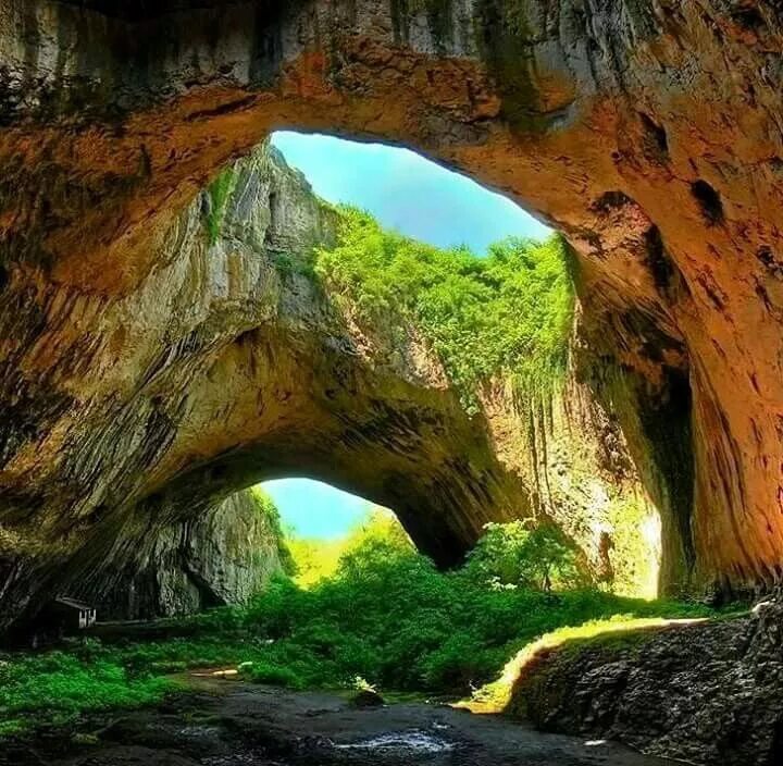 Caves de. Пещера Деветашка Болгария. Пещера Деветаки. Болгария.. Пещера Шондонг Вьетнам. Пещера Проходна Болгария.