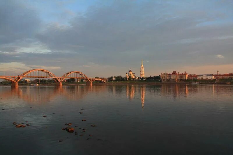 Левый берег Волги Рыбинск. Рыбинск левый берег берег. Рыбинск Волга закат. Волга в Рыбинске. Левый берег рыбинск