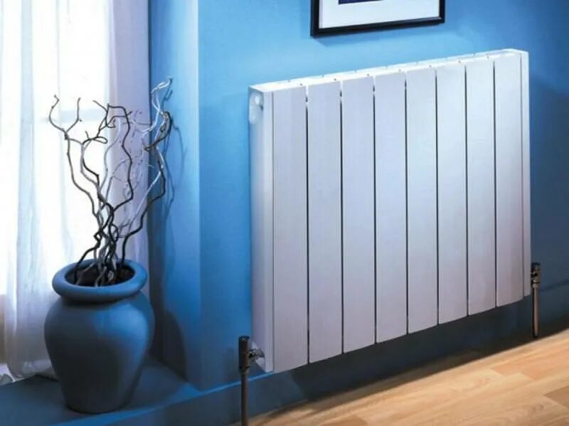 Fondital alustal 500/100. Алюминиевые батареи в интерьере. Радиаторы rifar в интерьере. Rifar трубчатые радиаторы в интерьере. Алюминиевые радиаторы.