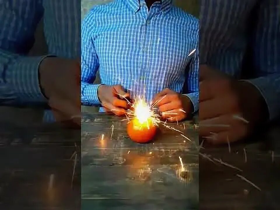 Бенгальские огни zimne ognie. Бенгальские свечи русский фейерверк феникс р4840. Мандарин бенгальский огонь эксперимент как сделать. Мандарин бенгальский огонь эксперимент как сделать. Бенгальские огни химическая реакция.