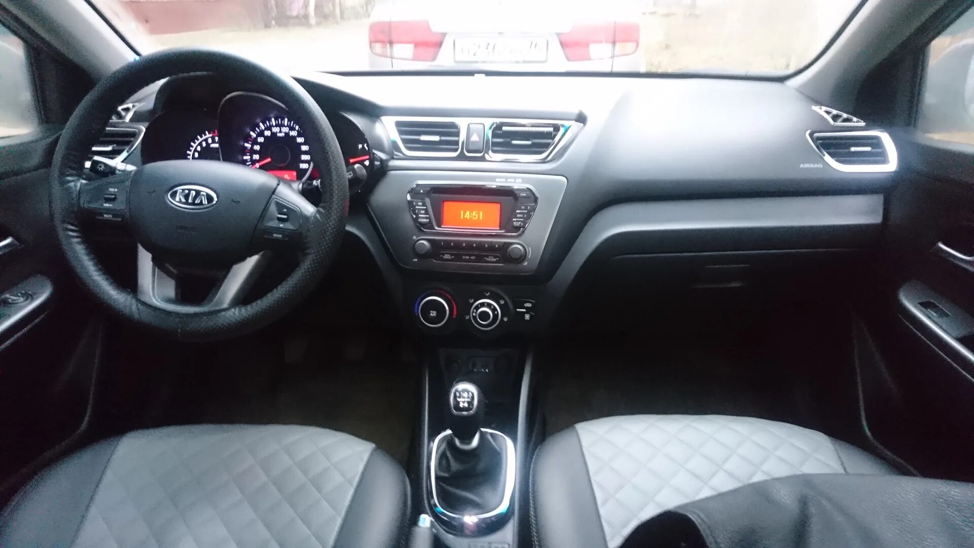 Рио 3 дата выхода 2025. Kia rio 2012 салон. kia rio 3 салон. киа рио 3 седан салон. киа рио 2012 салон.