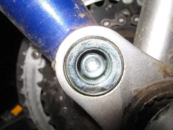 Кассета заднего колеса велосипеда шимано. Заднее колесо с ротором. Люфт трещетки заднего колеса велосипеда. Скрипит колесо заднее на велосипеде. Скрипит колесо заднее на велосипеде.