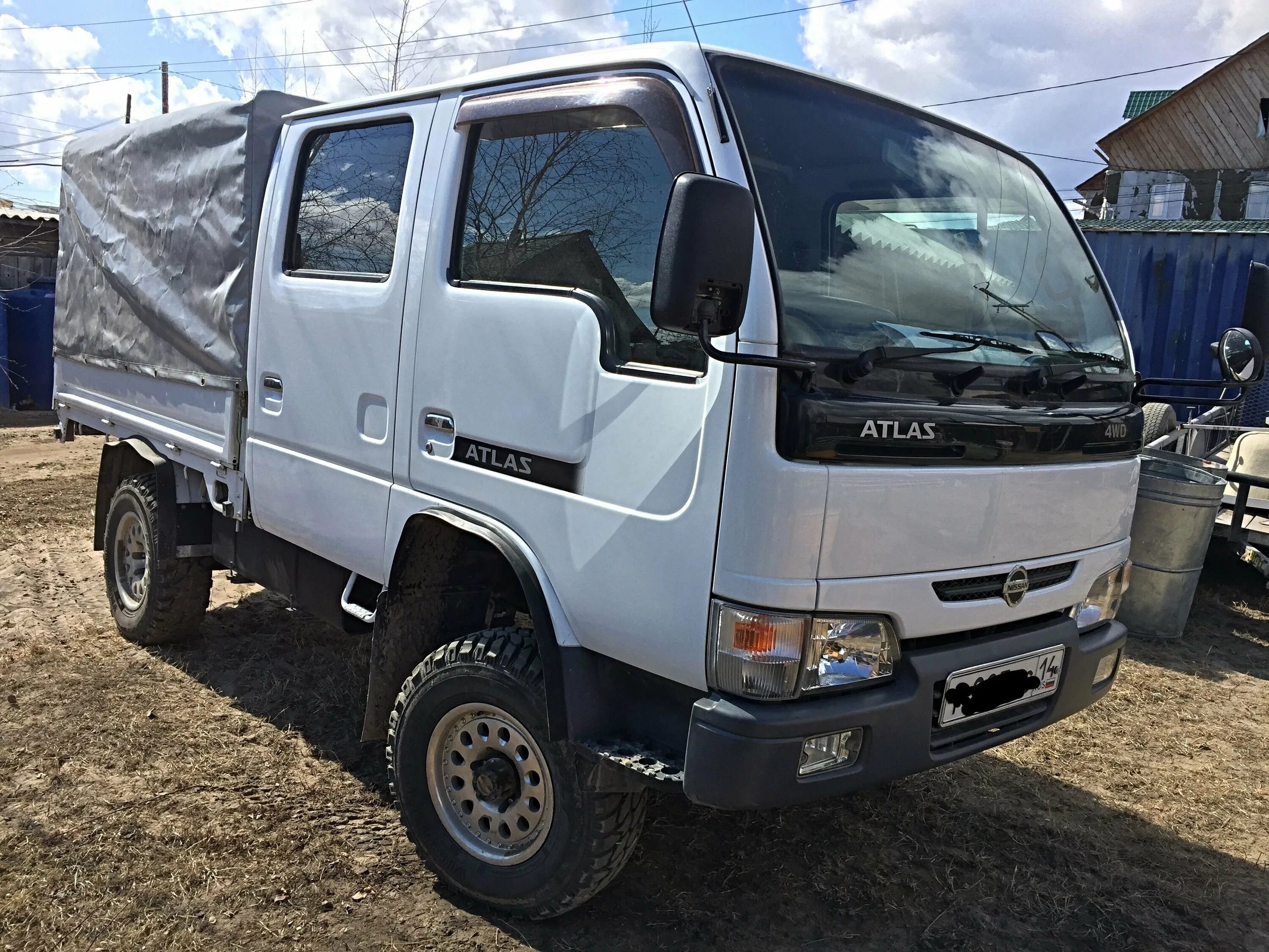 Дром грузовички. Nissan Atlas 4wd. Тойота Дюна грузовик 4x4. Тойота Дюна 4 ВД. Ниссан атлас двухкабинник 4вд.