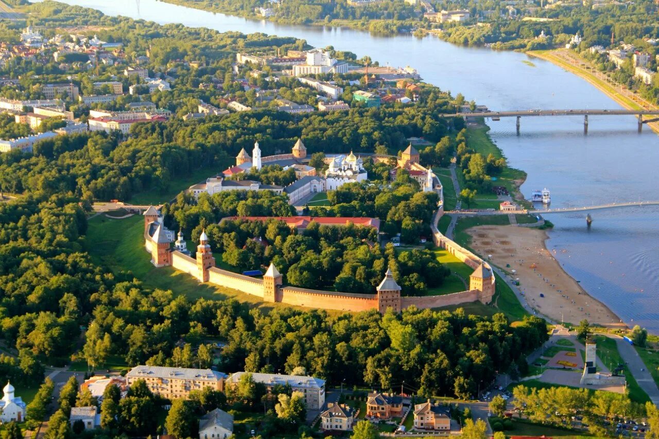 Стиком новгород. Новгородский Кремль Великий Новгород. Великий Новгород с высоты птичьего. Великий Новгород с высоты птичьего полета. Великий Новгород Кремль с высоты птичьего полета.